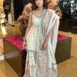 Shamita Shetty Instagram - Happy Ganesh Chaturthi everyone ❤️🦋 may lord Ganesha remove all ur obstacles n bless you with peace , prosperity, happiness and all that ur heart desires ❤️🙏🏻🌸 Outfit : @sukritiandaakritiofficial @dipublicrelations Styled by @styledbychandani Assisted by @khushaliichauhan Jewellery @karnikajewelshyd @ascend.rohank #ganeshchaturthi #blessings #love #gratitude