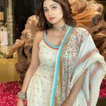 Shamita Shetty Instagram - Happy Ganesh Chaturthi everyone ❤️🦋 may lord Ganesha remove all ur obstacles n bless you with peace , prosperity, happiness and all that ur heart desires ❤️🙏🏻🌸 Outfit : @sukritiandaakritiofficial @dipublicrelations Styled by @styledbychandani Assisted by @khushaliichauhan Jewellery @karnikajewelshyd @ascend.rohank #ganeshchaturthi #blessings #love #gratitude
