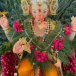 Shamita Shetty Instagram - Happy Ganesh Chaturthi everyone ❤️🦋 may lord Ganesha remove all ur obstacles n bless you with peace , prosperity, happiness and all that ur heart desires ❤️🙏🏻🌸 Outfit : @sukritiandaakritiofficial @dipublicrelations Styled by @styledbychandani Assisted by @khushaliichauhan Jewellery @karnikajewelshyd @ascend.rohank #ganeshchaturthi #blessings #love #gratitude