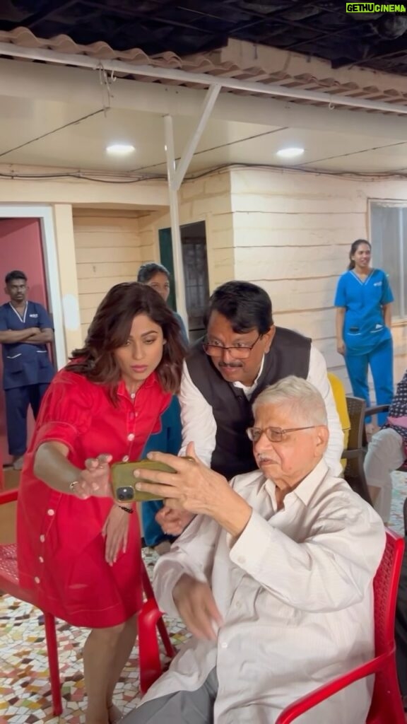 Shamita Shetty Instagram - Not all of us can do great things .. but we can do small things with great love ❤ Spent some time at Aaji Care yesterday , interacting with some of the elders who had so many beautiful stories n experiences to share ❤ kudos to Mr.Prasad Bhide Founder and CEO of Aaji Care, director Mr Prakash Narayan Borgaonkar n the entire staff for the wonderful work you do with so much patience n unconditional love . Treating our elders with respect is a reflection of our own integrity. They shaped us into the people we are today , took care of us when we were young n dint know better .. as they grow older and fragile they become like children n its our turn to do the same for them ..so shower them with love, care n respect cause their blessings will take u a long way ❤🦋 @aajicare #aajicare #oldagehome #eldercare #love #blessings #gratitude