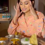 Shamita Shetty Instagram - Exploring Siliguri one delicious bite at a time – because local authenticity is the truest passport to flavor! Compliments to the chef Hasibur, Thankyou Ashis Biswa n Sourav for organising this 🦋 #siliguri #siliguridiaries #flavours #foodie #fooddetective #foodporn #yum #tastewithshamita