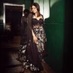 Shamita Shetty Instagram - Looking at you .. looking at me 👀 Outfit: @azulibynikki Jewellery: @minerali_store Styled by: @sukritigrover Styling Team: @vanigupta.23 @bitofbash @naishasinghvi Make up by moi 🙆‍♀️ Hair : @kantamotwani @farzana.kromakay @kromakaysalon 📸- @visualaffairs_va #glam #ootn #positivity #gratitude #love Mumbai - मुंबई