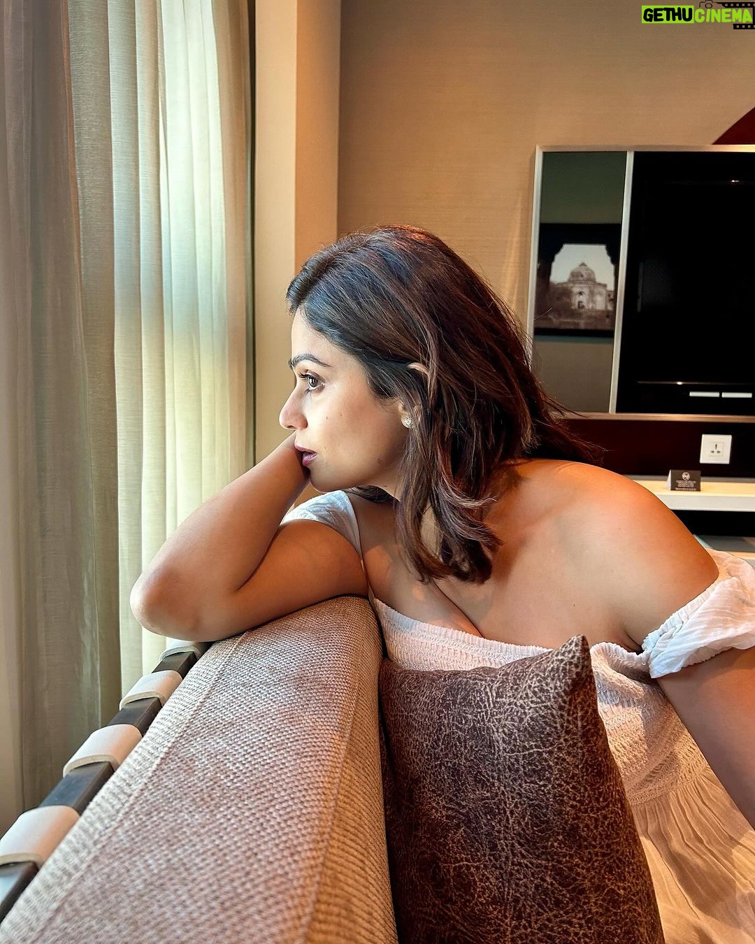 Shamita Shetty Instagram - Nothing outside yourself can cause you any trouble . You yourself make the waves in your mind . If you leave your mind as it is , it will become calm . ~ Shunryu Suzuki #livelife #loveyourself #happiness #peace #love #gratitude
