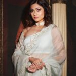 Shamita Shetty Instagram - In a world full of trends, dare to be timeless ❤️ Styled by @styledbystaceycardoz Sari @kapardara_india Jewels @curiocottagejewelry 📸 : @visualaffairs_va Hair: @ashisbogi Make up by moi 🙆‍♀️ #saree #royal #royalvibes #ootn #elegance #lessismore #timeless
