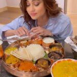 Shamita Shetty Instagram - Feasting my way through life.. one bite at a time 😋 Thankyou chef Arvind Rawat 🦋 #orissa #odisha #bhubaneswar #odiafood #yummy #gobsmacking #love #gratitude #tastewithshamita