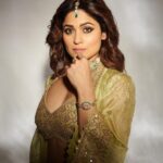 Shamita Shetty Instagram – Happy Diwali everyone 🪔❤️ may goddess laxmi bless your life with abundance of peace , love , prosperity and happiness ❤️ 

Outfit : @punitbalanaofficial 
Jewellery : @anmoljewellers 
Stylist : @styledbychandani 
Hair : @kantamotwani @kromakaysalon 
📸 : @visualaffairs_va 

#ootn #diwali #nights #love #peace #joy