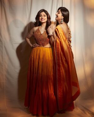 Shamita Shetty Instagram - ❤️ 

Outfit : @punitbalanaofficial 
📸 : @shivamguptaphotography 

#ootn #love #gratitude #munkiandtunki