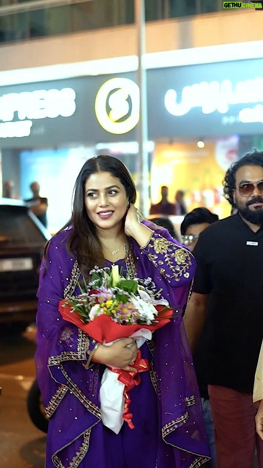 Shamna Kasim Instagram - And we are here at karama 🥰 Inauguration done by @shamnakasim #foodphotography #viral #reelstagram #inauguration #trending