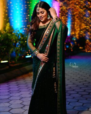 Shamna Kasim Instagram - Being happy is the greatest form of success 💚

Jewelry: @kushalsfashionjewellery 
Pics: @v_capturesphotography 
Hairstylist: @hairartistpoojagupta 
Personal staff: @pranay_kohl
