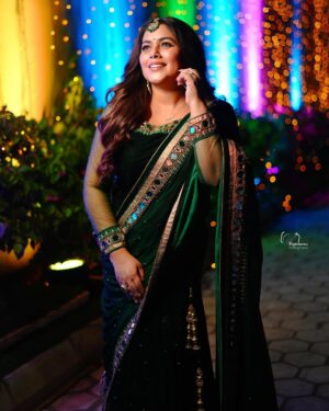 Shamna Kasim Instagram - Being happy is the greatest form of success 💚

Jewelry: @kushalsfashionjewellery 
Pics: @v_capturesphotography 
Hairstylist: @hairartistpoojagupta 
Personal staff: @pranay_kohl