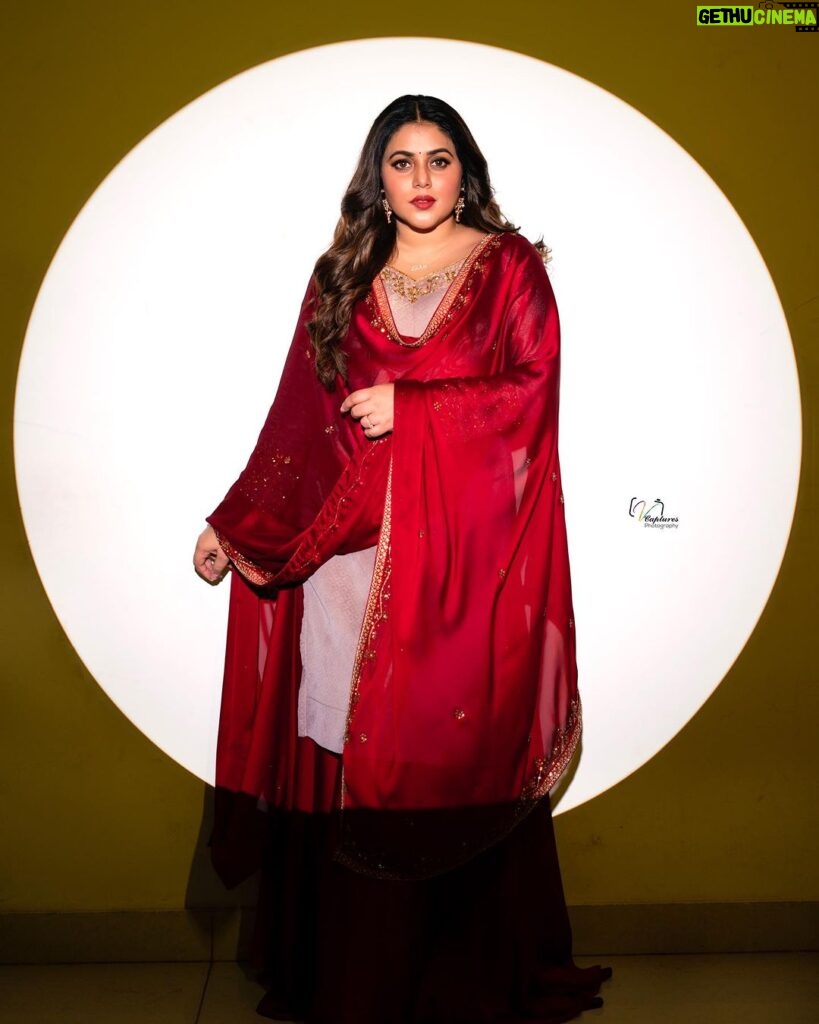 Shamna Kasim Instagram - Stay wonderful ❤🧿 Costume: @thanzscouture Jewelry: @kushalsfashionjewellery Pics: @v_capturesphotography Hairstylist: @hairartistpoojagupta Personal staff: @pranay_kohli