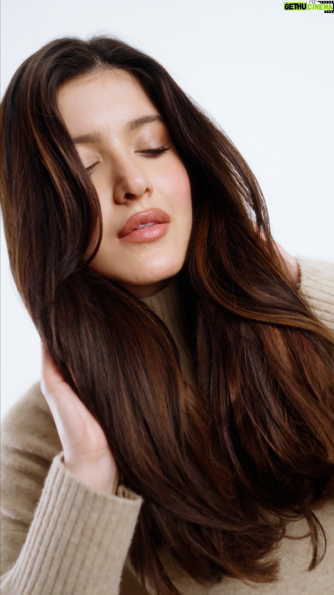 Shanaya Kapoor Instagram - Fall in love with @redken ’s Acidic Bonding Concentrate 🫶 I know I did since the very first use 🥰! It literally transformed my hair! I just can’t get enough of how luxurious it feels and how soft it’s made my hair!! Obsessed! 🔥💯 #RedkenIndia