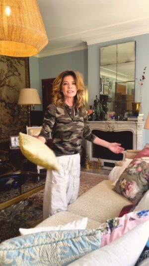 Shania Twain Instagram - The news is out - I’m returning to Vegas!! My brand new residency COME ON OVER opens May 2024 at @bakkttheaterlv at @phvegas! I’m giving you ALL THE HITS 💥 Get your tickets now!
