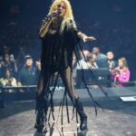 Shania Twain Instagram - We went out Friday and Saturday night, we made some noise and really raised our voices… in Columbus and Louisville!! Hot pink wigs, Ohio State Buckeyes, @yunggravy’s voice and signing more body parts for tattoos! Another awesome weekend on the #QueenOfMeTour 💖