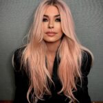 Shania Twain Instagram - Color my hair, do what I dare! 💅 Hair: @dimitrishair Colour/Cut/Style:@dimitrishair @opusbeauty @steevefoussard Assistant: @beautybyautumn
