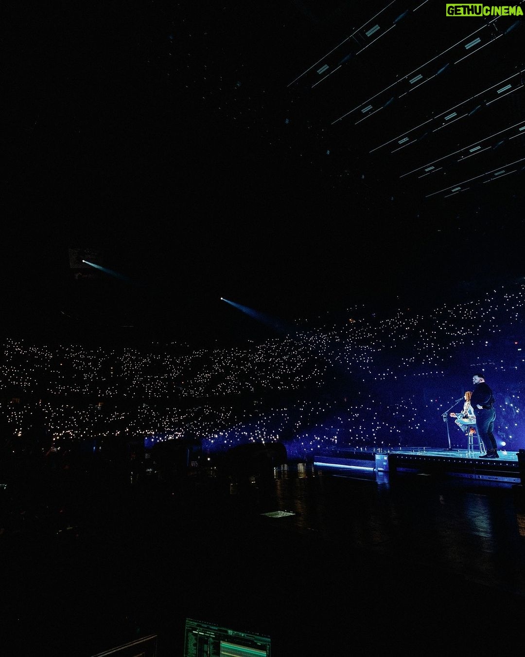 Shania Twain Instagram - Calgary! You were so awesome, you made me smile all night. You were my show in the arena and it was spectacular. Edmonton tonight lets see what you’re made of! 📷 @itsdarty & @fred_thiebaud Calgary, Alberta