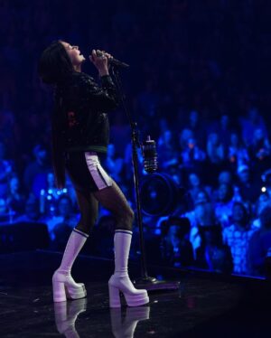 Shania Twain Instagram - Do you think the @bucks would have me as a cheerleader after I put together this little Halloween wardrobe in Milwaukee?! The wig was quite @cher circa 1965 which is maybe not practical but I still got my high kicks in! Awesome to see all your costumes this Halloween now on to Omaha - see you tonight! 🥳