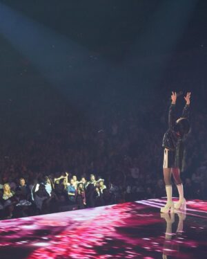 Shania Twain Instagram - Do you think the @bucks would have me as a cheerleader after I put together this little Halloween wardrobe in Milwaukee?! The wig was quite @cher circa 1965 which is maybe not practical but I still got my high kicks in! Awesome to see all your costumes this Halloween now on to Omaha - see you tonight! 🥳