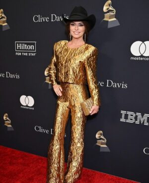Shania Twain Instagram - Padam! I Feel Like A Woman! ❤️‍🔥 The red carpet is always fun! Amazing outfits, bumping into friends, paparrazzi shouting at you because you’re not looking in the right direction 😂 

Designer: @csiriano 
Jeweller: @grazielagems 
Hat: @kemosabe1990 
Bag: @simitri.shop 
Stylist: @chrishoran20 @greerheavrin 
Makeup: @melhweaver 
Hair: @hairbytiph 
📷: @gettyentertainment (various)

And congratulations to my talented friend @kylieminogue on the #GRAMMYs win!!