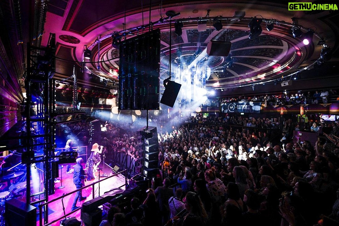 Shania Twain Instagram - a party atmosphere with Shania Twain in Kingston tonight. an arsenal of classics, a celebration of new music and a great time playing to (and with) an intimate Kingston crowd 📷: @BobbyVMedia PRYZM Kingston