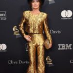 Shania Twain Instagram - Padam! I Feel Like A Woman! ❤️‍🔥 The red carpet is always fun! Amazing outfits, bumping into friends, paparrazzi shouting at you because you’re not looking in the right direction 😂 Designer: @csiriano Jeweller: @grazielagems Hat: @kemosabe1990 Bag: @simitri.shop Stylist: @chrishoran20 @greerheavrin Makeup: @melhweaver Hair: @hairbytiph 📷: @gettyentertainment (various) And congratulations to my talented friend @kylieminogue on the #GRAMMYs win!! Los Angels