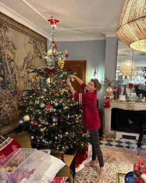 Shania Twain Instagram - Merry Christmas everyone, from my family to yours 🫶