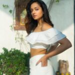 Shanvi Srivastava Instagram – Some Peace Lily for you all 🌷
.
.
.
.
.
Pc @journeyman1027 🤗
#shanvisri #shanvisrivastava #photoshoot #mondaymotivation #mondayblues #whitelover #instadaily