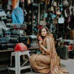 Shanvi Srivastava Instagram - प्यार और इंतज़ार……>>>> . . . . rightly captured by @haram_khor_ #shanvisri #shanvisrivastava #chorbazaar #memories #life #instadaily #tuesdaythoughts #love