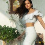 Shanvi Srivastava Instagram - Some Peace Lily for you all 🌷 . . . . . Pc @journeyman1027 🤗 #shanvisri #shanvisrivastava #photoshoot #mondaymotivation #mondayblues #whitelover #instadaily