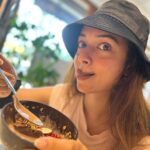 Shanvi Srivastava Instagram – All the smoothie lovers say Heyyyyy!! 🙋‍♀️🙋‍♀️
And yes i do travel to goa and eat smoothies 🙊 You know what i mean☺️
.
.

Also guess the place😎 
.
.
#shanvisri #healthyfood #smoothiebowl #foodgasm #shanvisrivastava #wednesdaymotivation #instamood #instadaily #throwback #goadiaries Goa