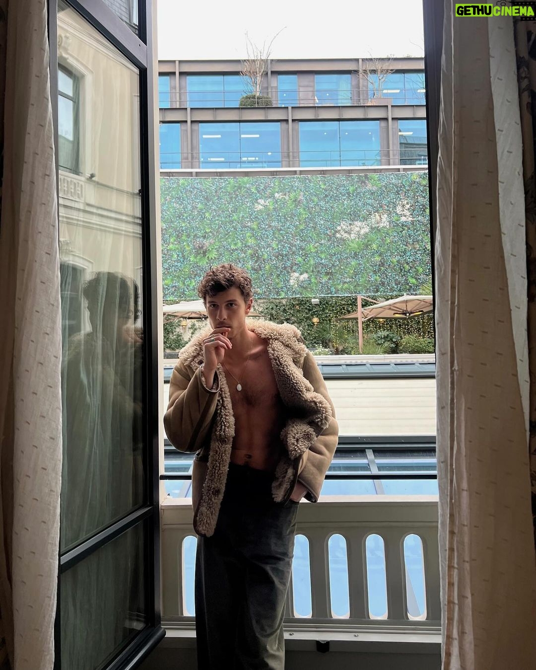 Shawn Mendes - 3.2 Million Likes - good morning Paris