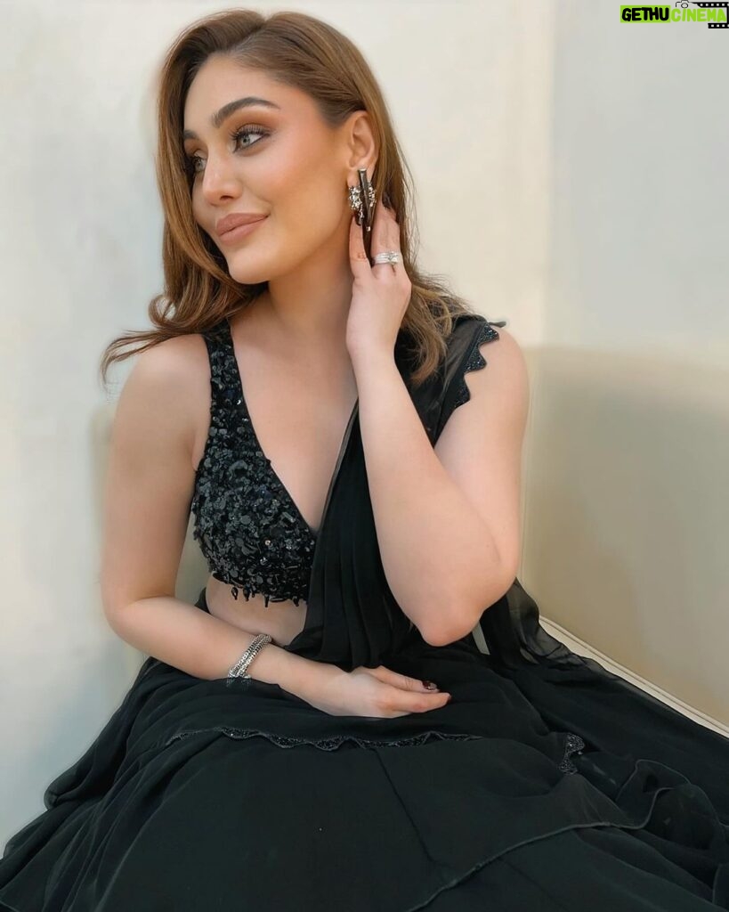 Shefali Jariwala Instagram - From humble beginnings to fiery celebrations, all reminds us that hope always ignites. May this year be your brightest yet, fueled by the warmth of loved ones. Happy Lohri , Makar Sankranti , Pongal , Bihu ! Styled by @stylebytanii Outfit @reynutaandon @sartori_official Jewellery @rimayu07 . . . #festive #ootd #instagood #instafashion #outfitoftheday #love