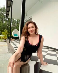 Shefali Jariwala Instagram - New year … New Day… same Me ! #love #happy #travelgram #bestlife #instatravel #photooftheday