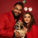 Shefali Jariwala Instagram - Love from our merry little home to yours… Merry Christmas 🎅 🎄🌹🍷 @paragtyagi @simba_mommys_boy #christmas #xmas #instalike #festivevibes #goodvibes #mondaymood #love #light #christmastime #happiness #familygoals #familytime