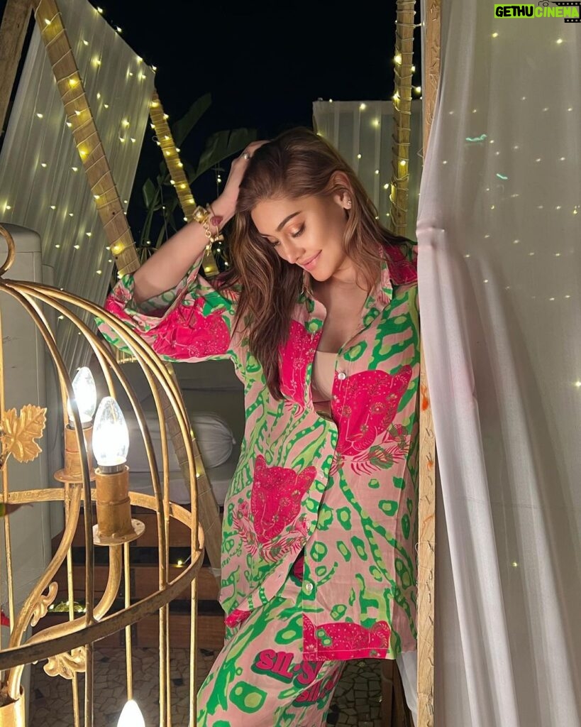 Shefali Jariwala Instagram - About last night … My favorite place to be is beneath the stars ✨⭐️💫 . . . Dreamy & cozy decor @gopaldecorator Vibe @abhijackbad Styled by @stylebytanii Outfit @silsilaindia Jewellery @the_jewel_gallery #dreaming #loveandlight #shinebright #glowing #gratitude #weekendvibes #instagood