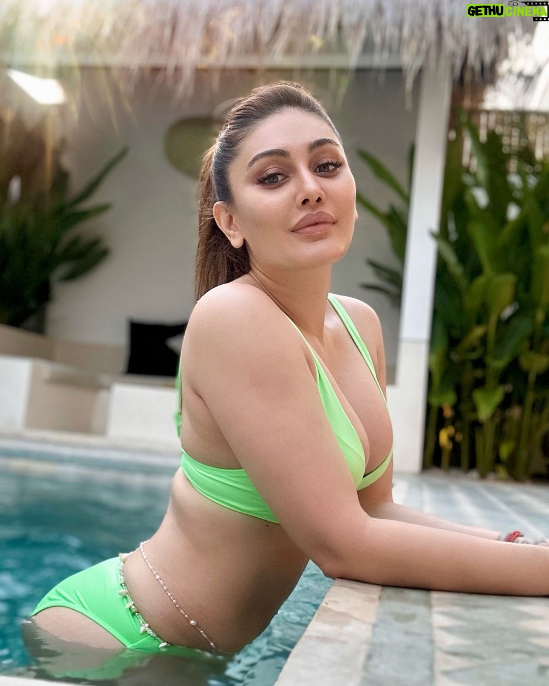Shefali Jariwala Instagram - My glow-up game is getting stronger.… 🌤️🕶️🌻🫶 #transformationtuesday . . . @stylebytanii @mamooli.india #poolday #instatravel #bali #potd #goodvibesonly #shefalijariwala #instagood #summertime