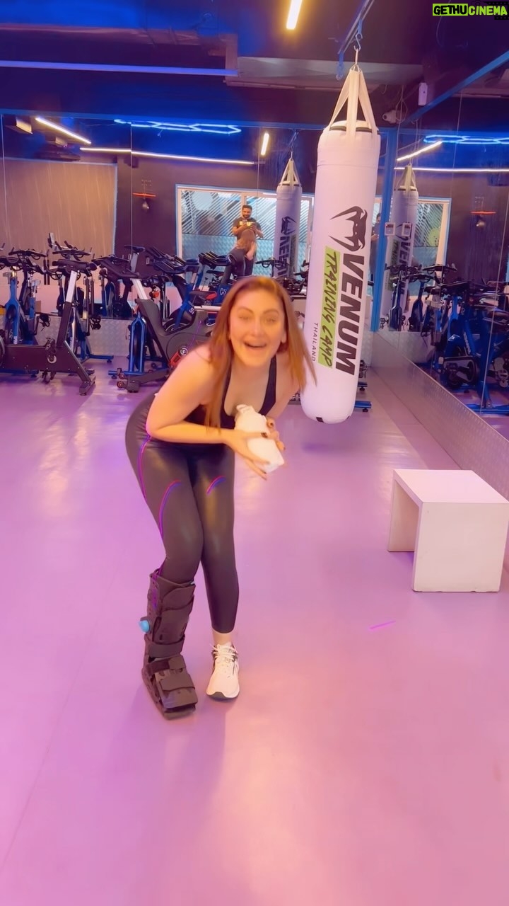 Shefali Jariwala Instagram - Happy Birthday Dance ! Channelling my inner Animal β¦ with a sprained ankleβ¦ πππ #strongerthanyesterday #fitgirl #gymlife #healthylifestyle #happygirl #happybirthdaytome #trending #trendingreels #weekend #dancechallenge