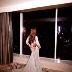 Shefali Jariwala Instagram – Glam !
#shinebright 
.
.
.
#tuesdayvibes #reelsindia #trending #chic #classy #loveyourself #dress #grey #love
@isinghphotography