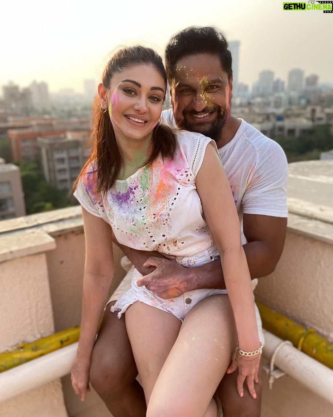 Shefali Jariwala Instagram - Donโt get too Naughtyโฆ๐๐ Happy Holi !!! โค๏ธ๐ฉต๐ฉท๐งก๐๐๐๐ @paragtyagi #holihai #holi #festive #colorful #positive #happiness #joy #abundance #nomondayblues #monday #potd #funtimes