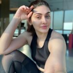 Shefali Jariwala Instagram – Feeling electric 
#postworkout #glow 
#gymlife #fitgirl #fitnessaddict #gym #love #strongoverskinny #getfit #wednesdayvibes #potd #instagood