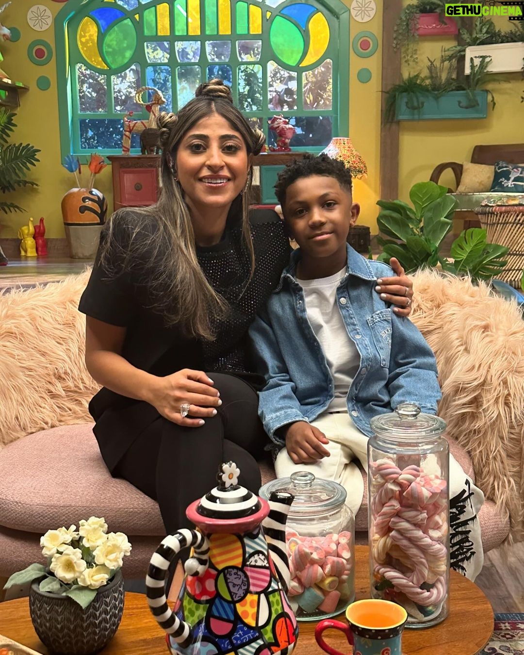Shejoun Instagram - صديقي الجميل العجيب راشد احبك 🤍 شوج والاطفال على تلفزيون الكويت 💫🇰🇼