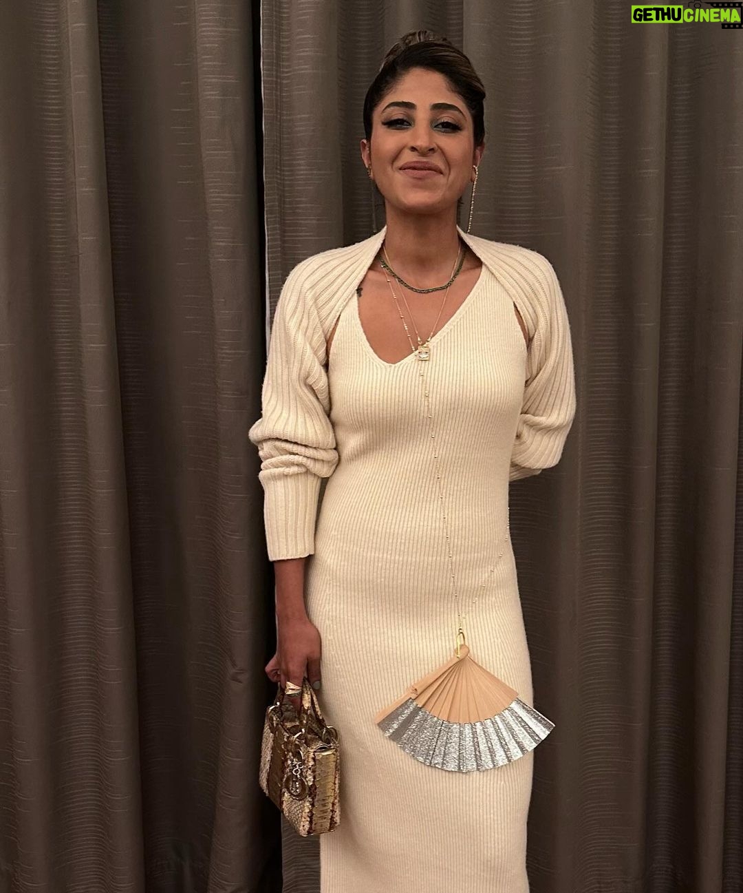 Shejoun - 9.9K Likes - مهرجان الرياض للمسرح ٢٠٢٣
اي ستايل حبيتوا اكثر؟
styling: @daylalstylist
wardrobe: @mwaz.co
jewelry: @thhaba
fan: @hawwiny @thesalon.experience @vestonacouch
makeup: @makeup_maha_alghannam
hair: @elhakymafatima