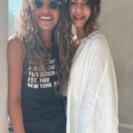 Shejoun Instagram - اذا طلعنا انا و هبون السوق 🥹😅 منو لازم معانا على الخط تهقون ؟!! اكيد زيون بدونها نضيع 🤦🏻‍♀️