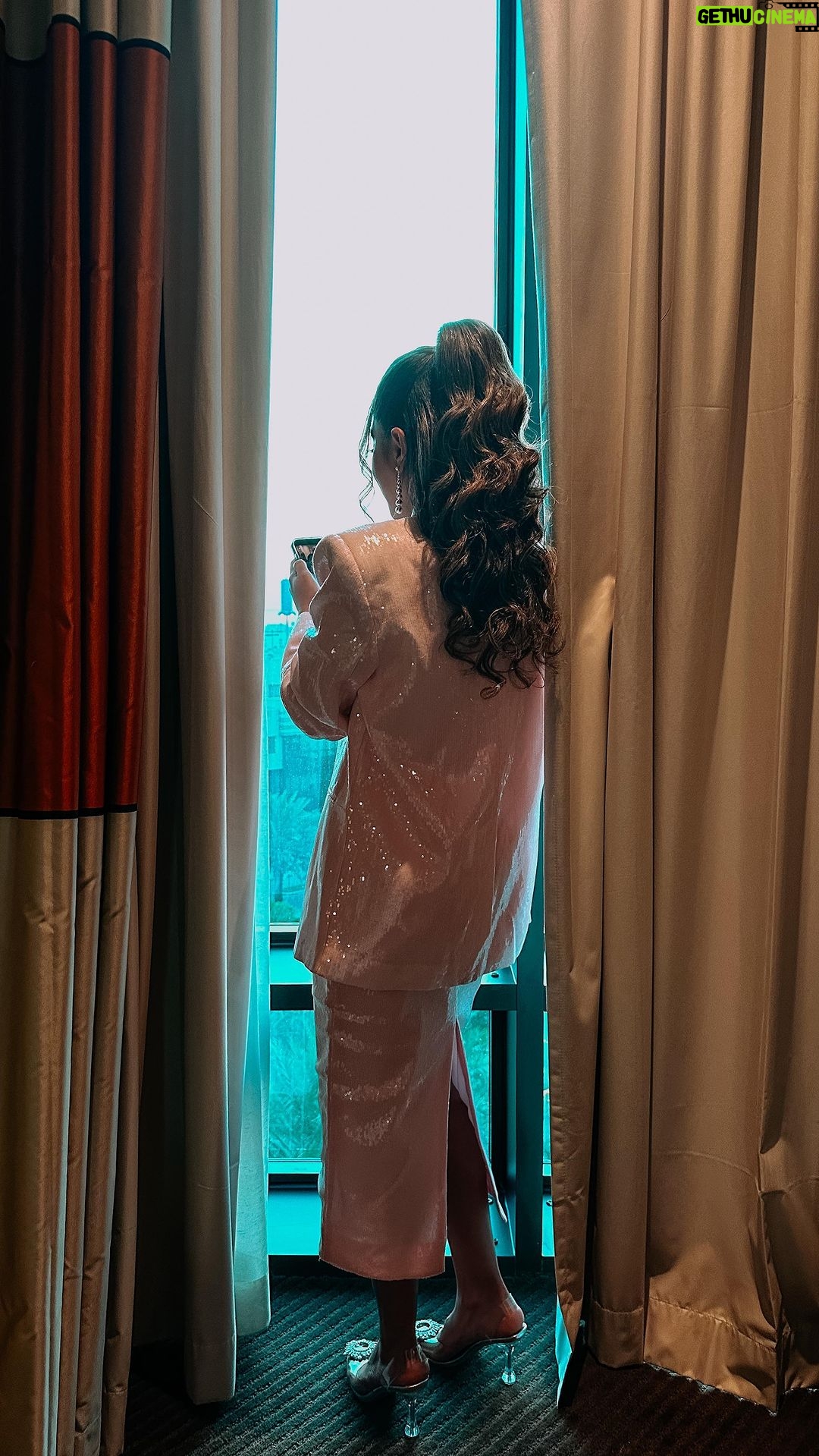 Shejoun - 15.3K Likes - خطة تنسيق ازياء شجون للمؤتمر الصحفي لمسلسل غسيل في الرياض 🫶
styling plan for @shoooj press conference in riyadh 👗