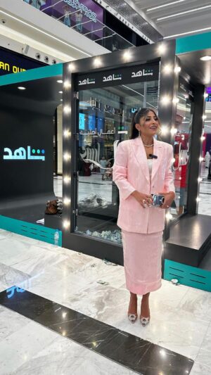 Shejoun Instagram - ثاني يوم في الرياض 
meet & greet
في مجمع النخيل 🫶🏾

@mbcgrouppr
Stylist: @daylalstylist
Wardrobe: @harveynicholskuwait
Hair: @manalhairstylist
Makeup: @makeup_maha_alghannam