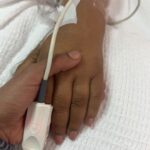 Shejoun Instagram - اللهم إنّي أسألك من عظيم لطفك وكرمك وسترك الجميل، أن تشفيها تمدها بالصحّة والعافية، لا ملجأ ولا منجا منك إلّا إليك، إنّك على كلّ شيءٍ قدير. الحمد لله ماما طلعت من العناية الف حمد و شكر لك يا رب العالمين 🤲🏾