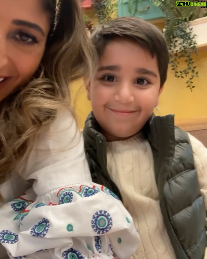 Shejoun Instagram - اصدقائي الجميلين عمر و علي احبكم 🤍 شوج والأطفال على تلفزيون الكويت 🇰🇼💫