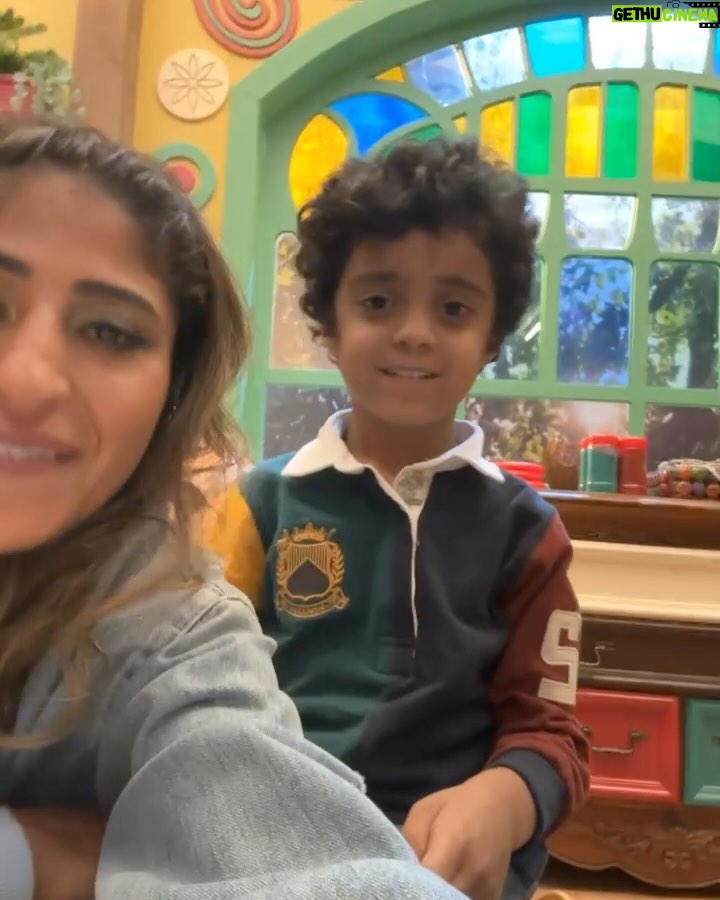Shejoun Instagram - أصدقائي الجميلين براك و حمني و ناجي و مشاري احبكم 🤍 شوج والأطفال على تلفزيون الكويت 🇰🇼💫