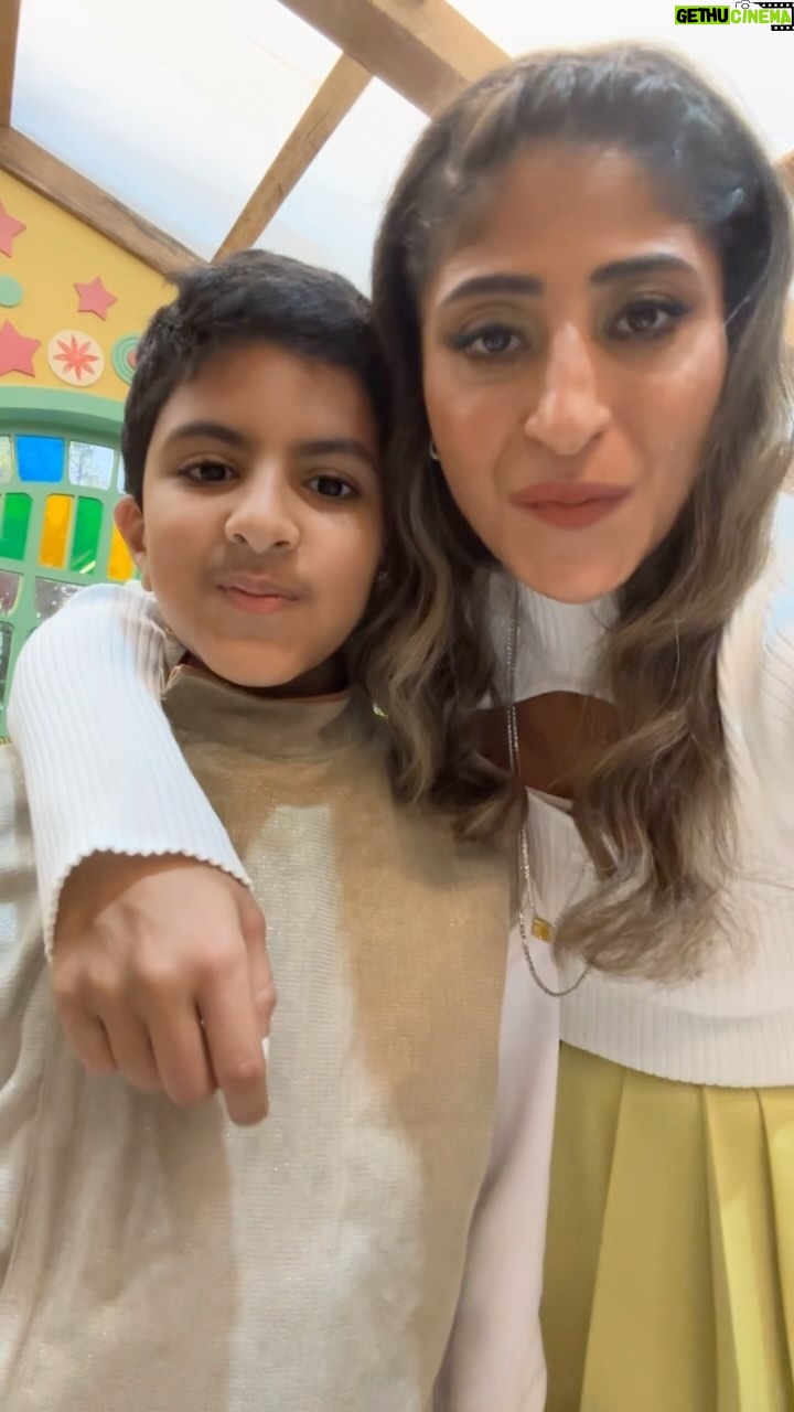Shejoun Instagram - صديقي الجميل أيوب احبك 🤍 شوج والأطفال على تلفزيون الكويت 🇰🇼💫