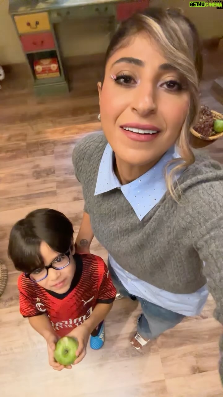 Shejoun Instagram - صديقي الجميل بدر احبك 🤍 شوج والأطفال على تلفزيون الكويت 🇰🇼